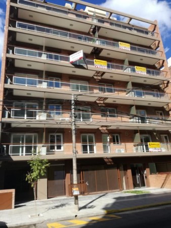 Castelar Sur  Amplio departamento a estrenar 