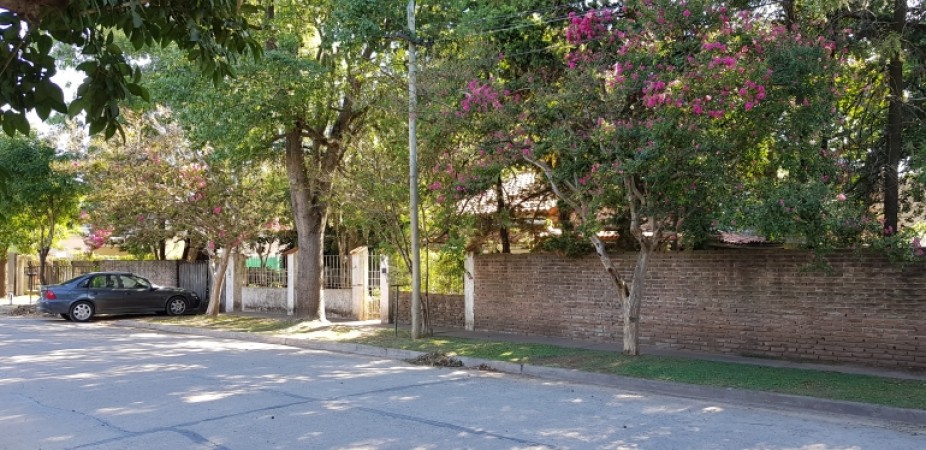 Foto Casa en Venta en Castelar, Buenos Aires - U$D 160.000 - pix17176166 - BienesOnLine
