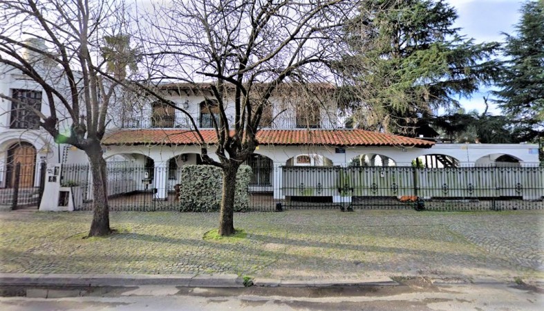 Hermosa Casa con Gran Parque en Castelar Norte!