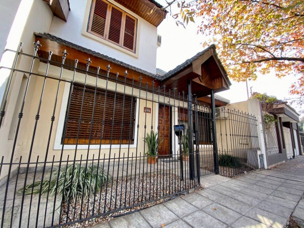 Foto Casa en Venta en Castelar, Buenos Aires - U$D 250.000 - pix53870166 - BienesOnLine