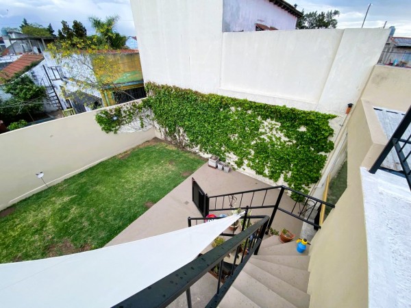 Casa en venta en Ituzaingo de 3 ambientes con parque - impecable!