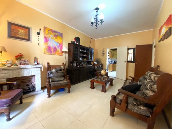 Casa en venta en Moron - Excelente Zona - 5 ambientes - PERMUTA!