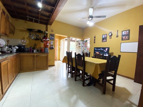 Casa en venta en Moron - Excelente Zona - 5 ambientes - PERMUTA!