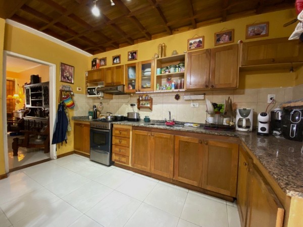 Casa en venta en Moron - Excelente Zona - 5 ambientes - PERMUTA!