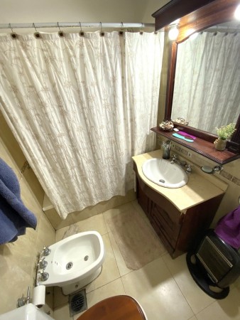 Casa en venta en Moron - Excelente Zona - 5 ambientes - PERMUTA!