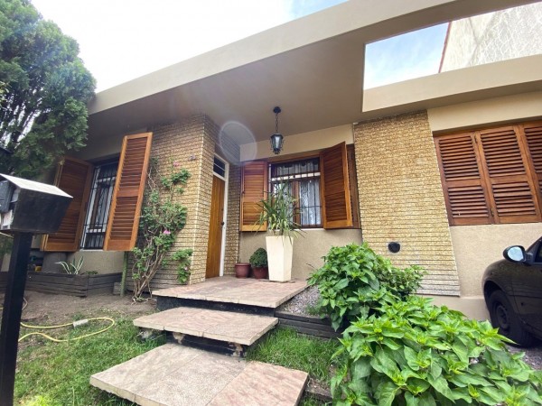 Casa en venta en Moron - Excelente Zona - 5 ambientes - PERMUTA!