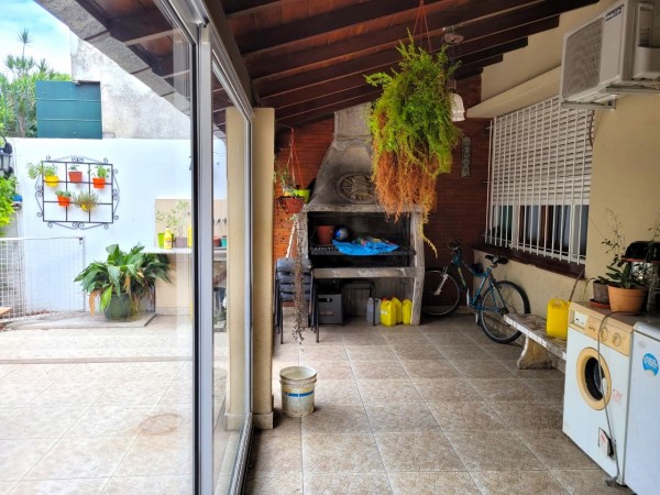 Casa en venta en Moron - Excelente Zona - 5 ambientes - PERMUTA!
