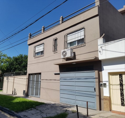 Carlos Casares 2595 _ Impecable Casa 4 ambientes en 2 plantas !!! Acepta Permutas