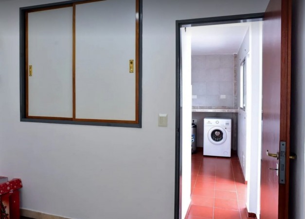 Carlos Casares 2595 _ Impecable Casa 4 ambientes en 2 plantas !!! Acepta Permutas