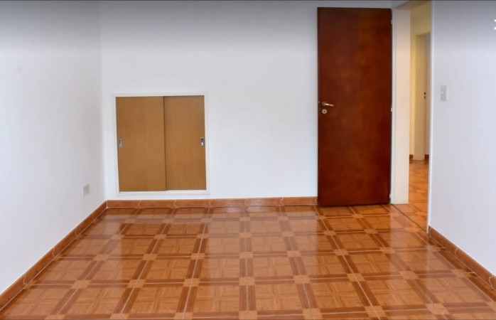 Carlos Casares 2595 _ Impecable Casa 4 ambientes en 2 plantas !!! Acepta Permutas