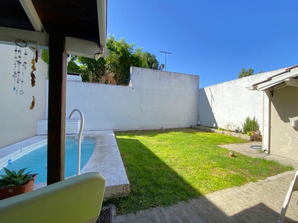 Casa en venta en Zona residencial de Castelar Norte - 4 ambientes!