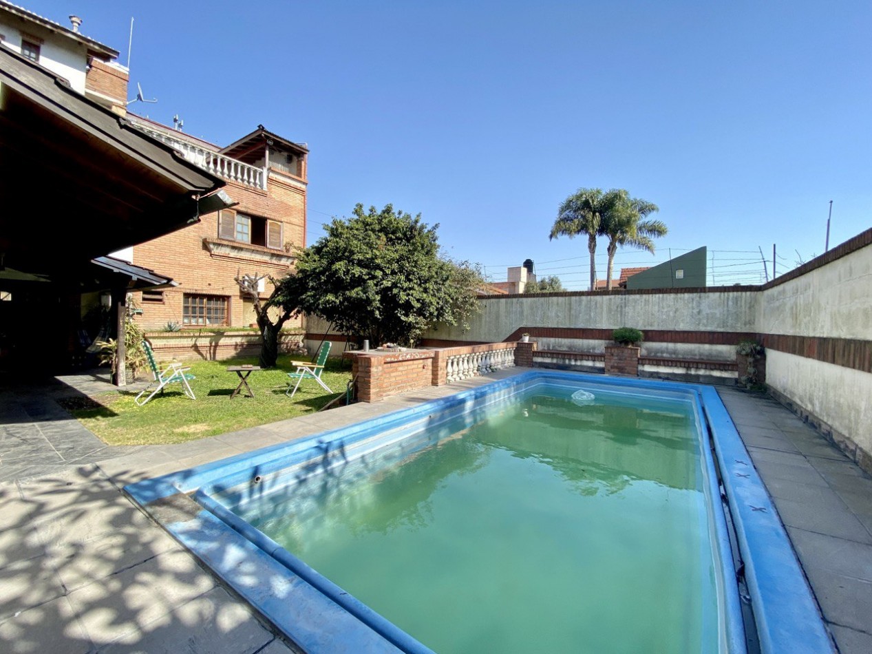 Foto Casa en Venta en Castelar, Buenos Aires - U$D 470.000 - pix99576166 - BienesOnLine
