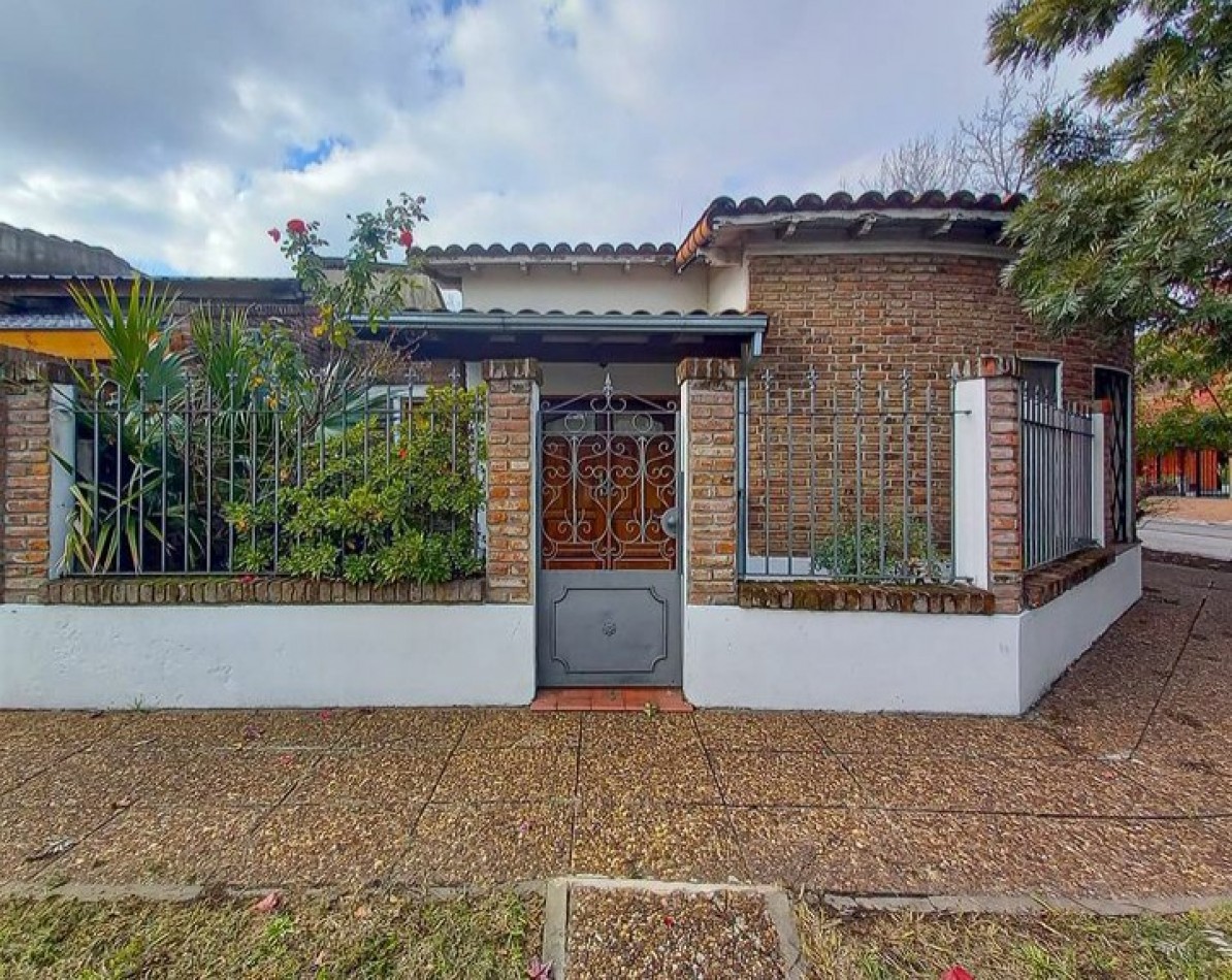 Foto Casa en Venta en Castelar, Buenos Aires - U$D 175.000 - pix103169166 - BienesOnLine