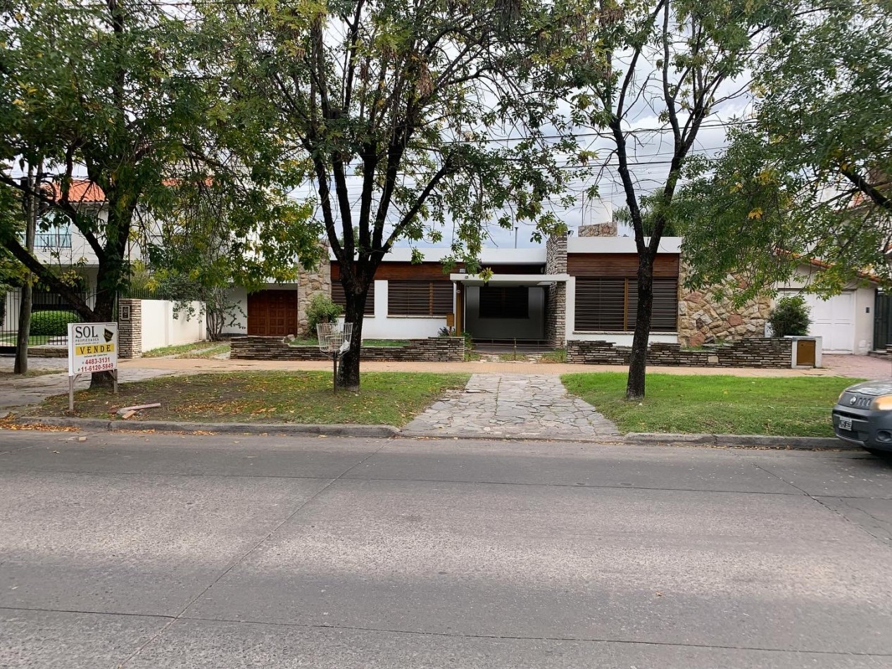 Foto Casa en Venta en Castelar, Buenos Aires - U$D 600.000 - pix121232166 - BienesOnLine
