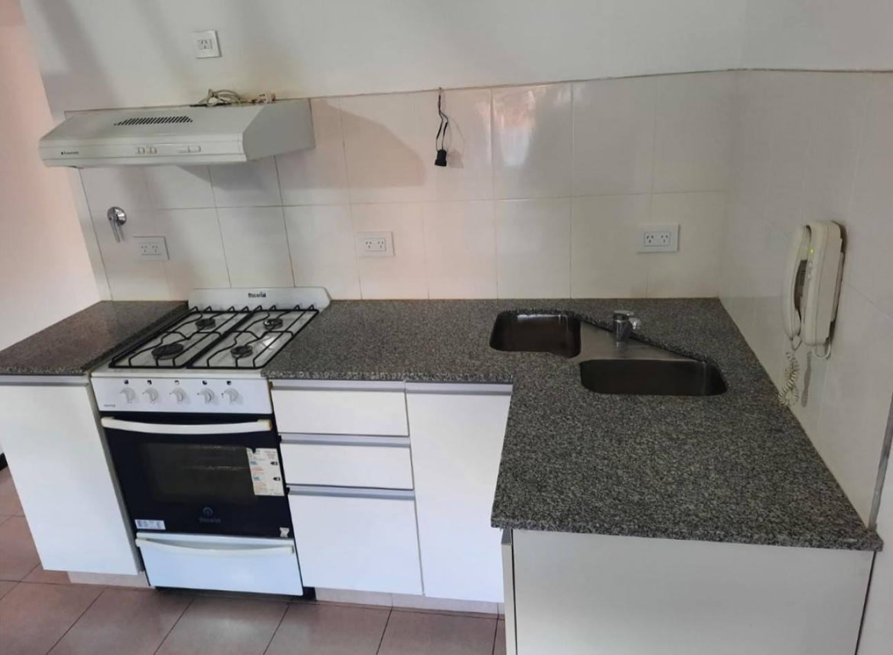 Departamento 3 ambientes en Castelar con cochera!