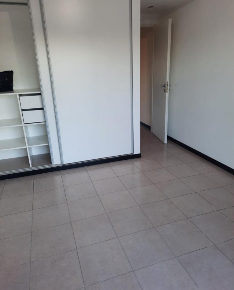 Departamento 3 ambientes en Castelar con cochera!