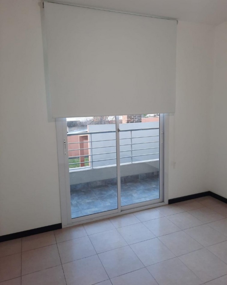 Departamento 3 ambientes en Castelar con cochera!