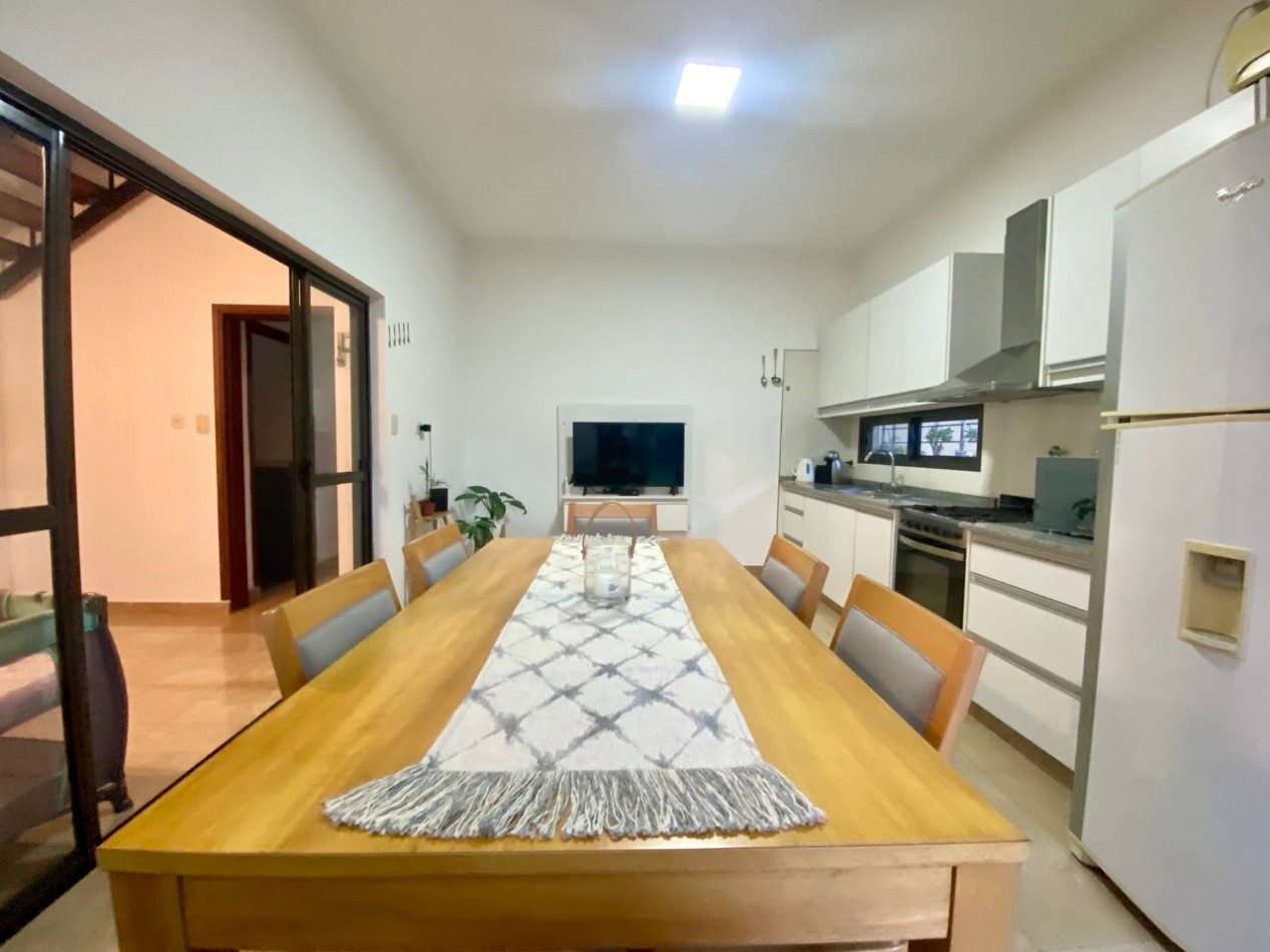 Hermosa casa en Ituzaingo de 5 ambientes!- excelente lote!