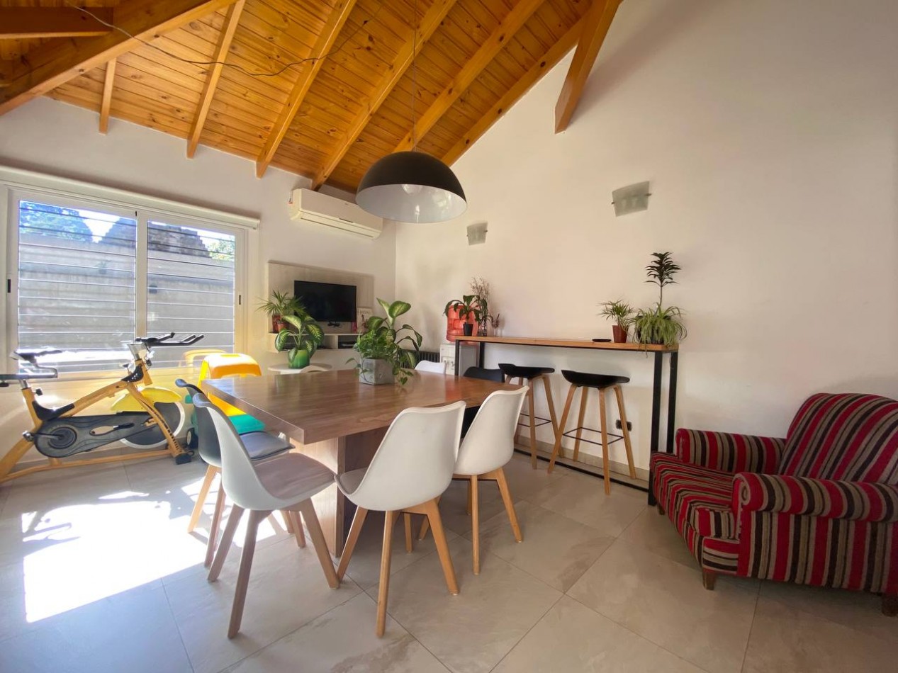 Hermosa casa en venta en Castelar Norte! 3 ambientes!