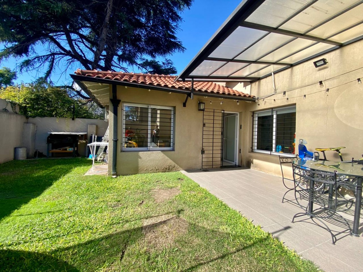 Hermosa casa en venta en Castelar Norte! 3 ambientes!