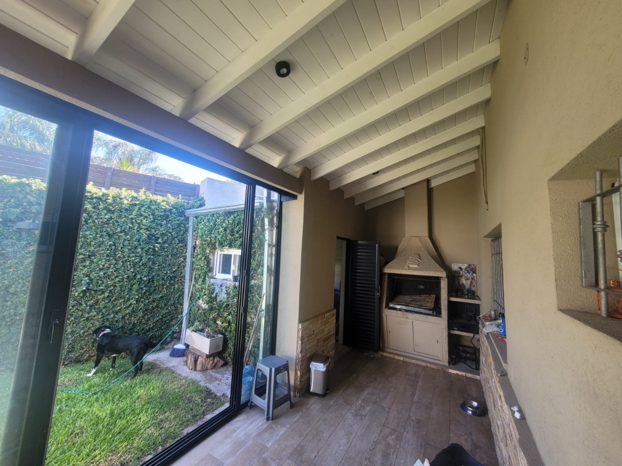 Casa 3 ambientes impecable ! Permuta 