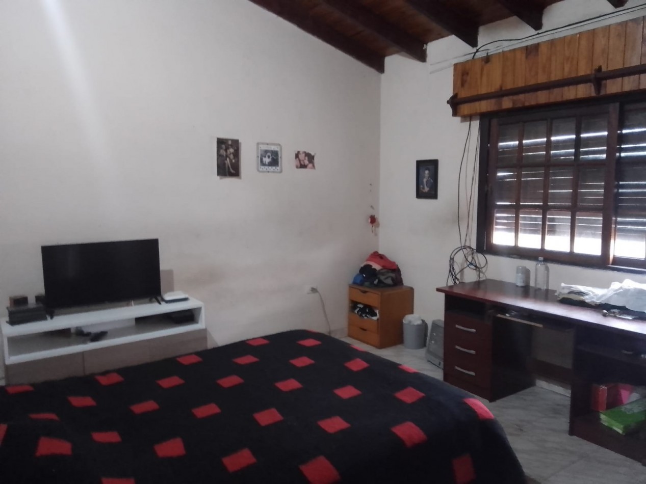 Casa 3 ambientes a reciclar ! Hermoso lote 10 x 45