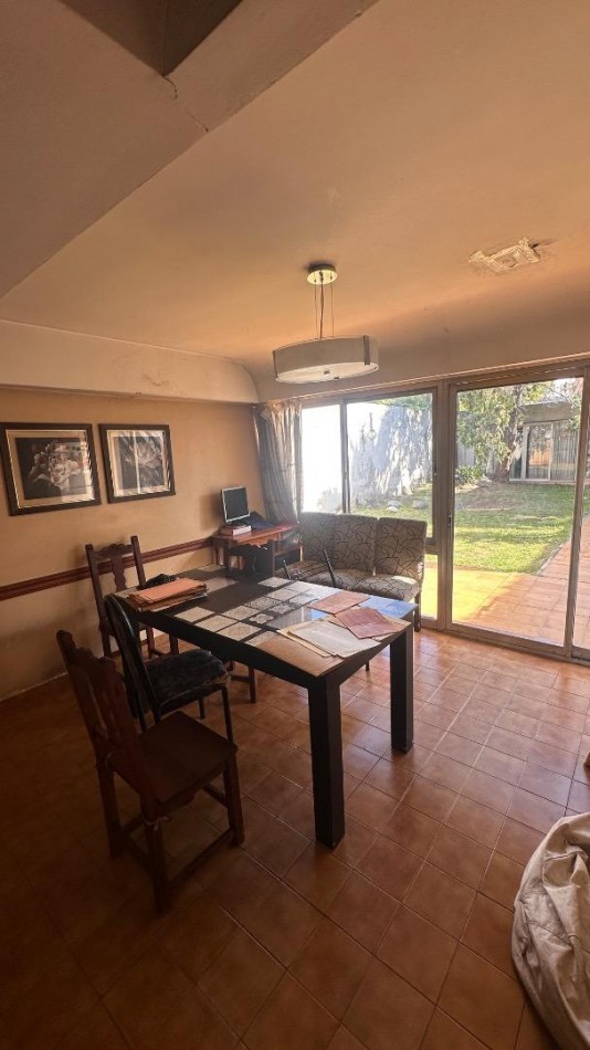 Malvinas 2944 - Chalet 9 ambientes !