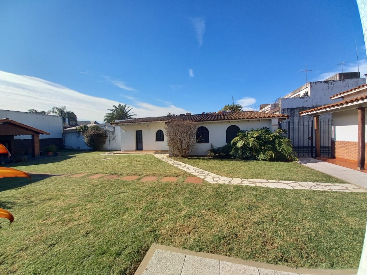 Chalet 5 ambientes ! Exclusiva ubicacion - Lote de 17.32 x 46