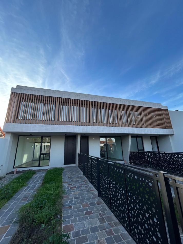 Casa 4 ambientes a ESTRENAR !!