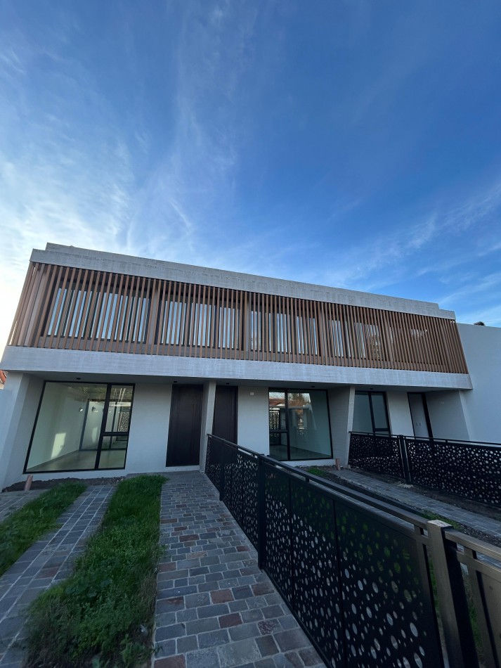 Casa 4 ambientes a ESTRENAR !!