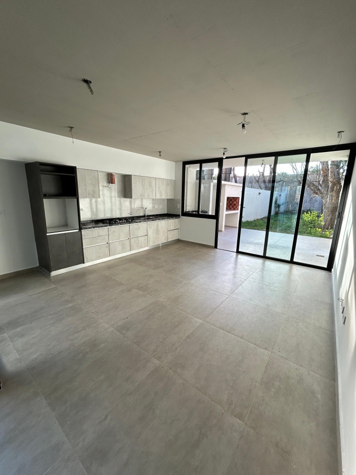 Casa 4 ambientes a ESTRENAR !!