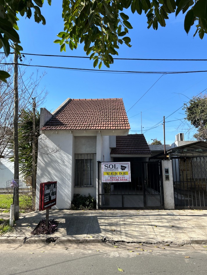Casa 4 ambientes ! Acepta Permutas