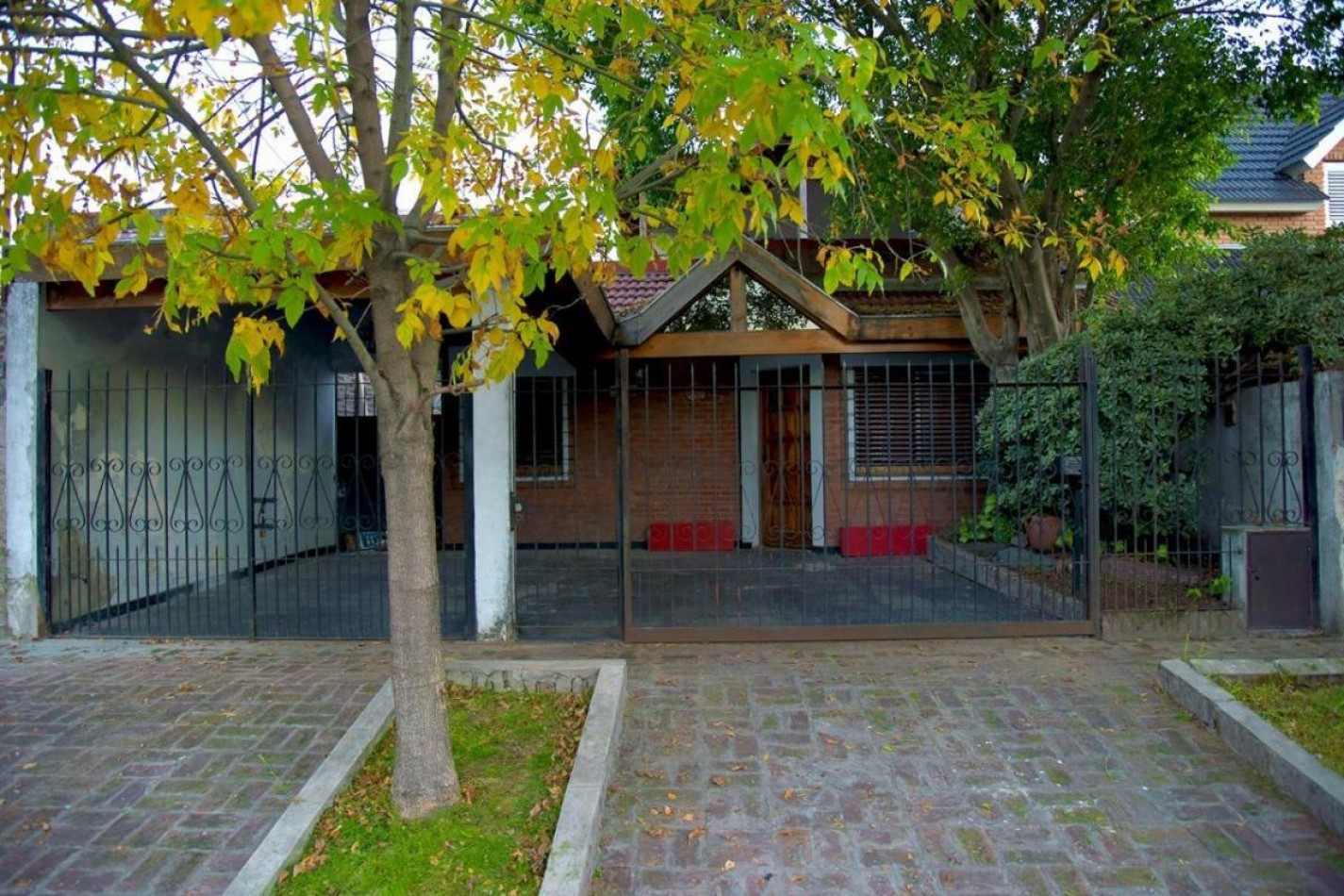 Viamonte 2274 - Chalet 5 ambientes - Acepta Permutas !! 
