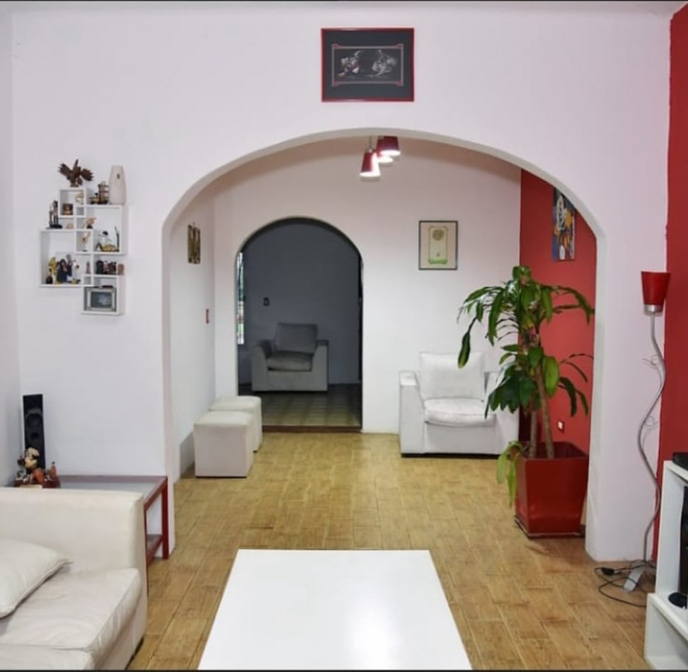 Viamonte 2274 - Chalet 5 ambientes - Acepta Permutas !! 