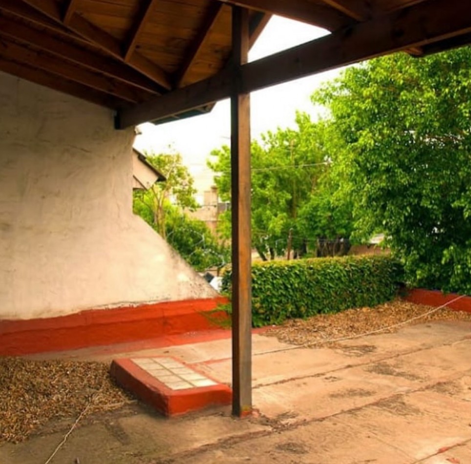Viamonte 2274 - Chalet 5 ambientes - Acepta Permutas !! 