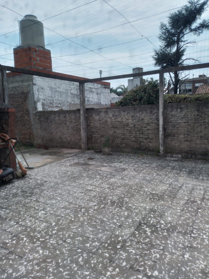 Chalet 3 ambientes a reciclar
