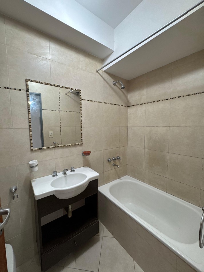 Amplio monoambiente en planta baja 