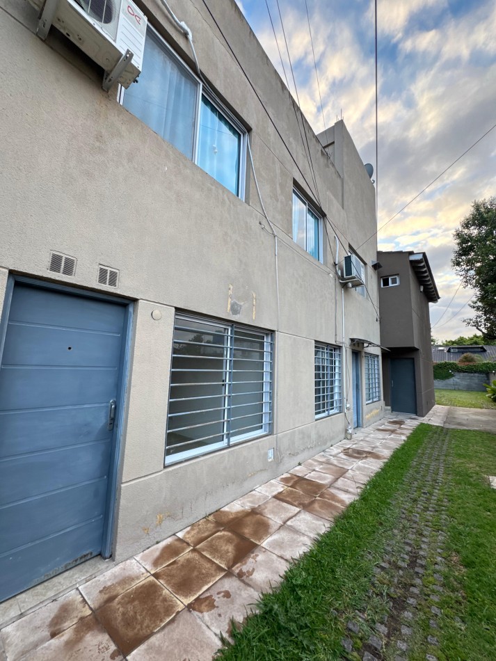 Amplio monoambiente en planta baja 