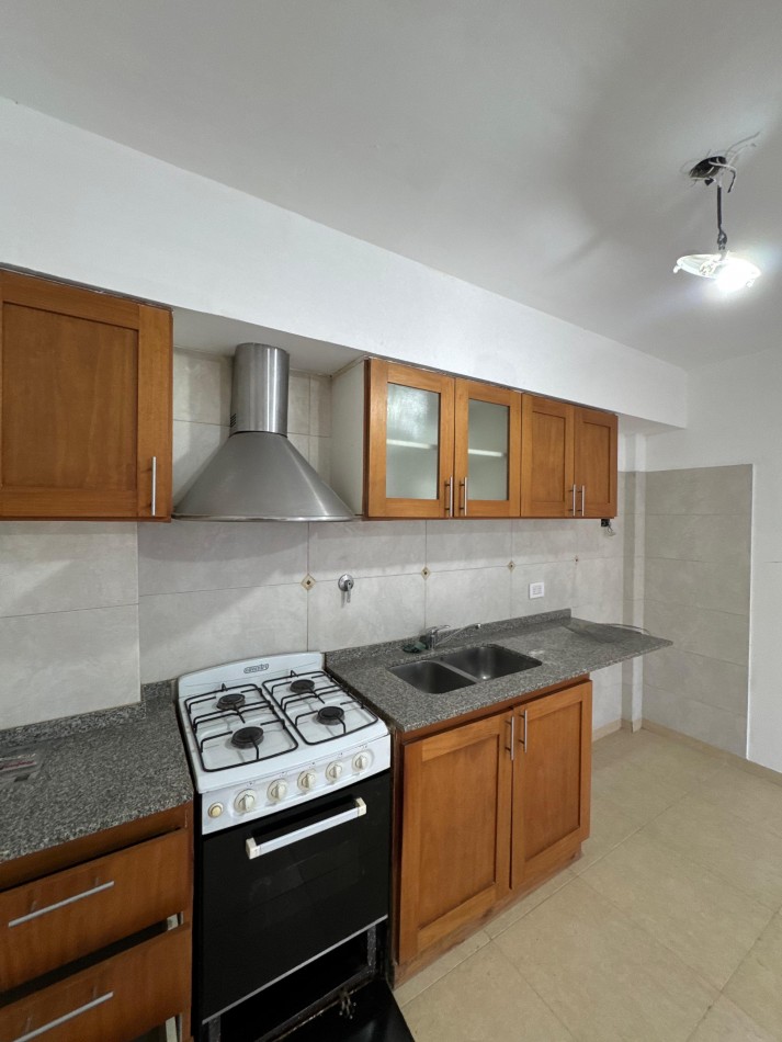 Amplio monoambiente en planta baja 