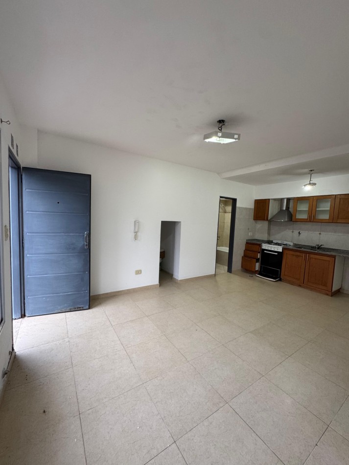 Amplio monoambiente en planta baja 