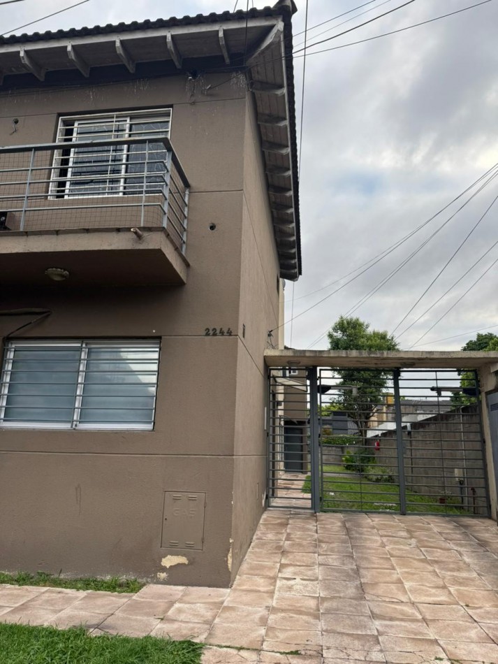 Amplio monoambiente en planta baja 