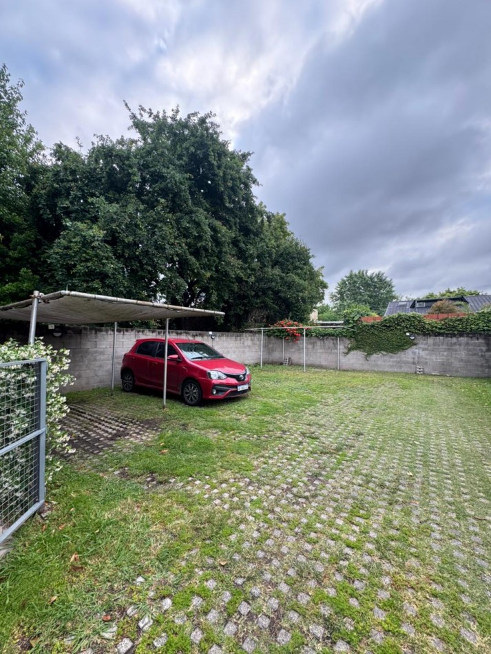 Amplio monoambiente en planta baja 