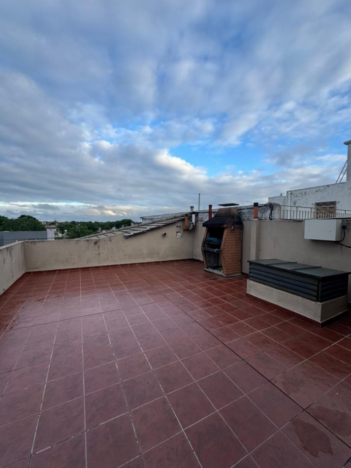 Amplio monoambiente en planta baja 