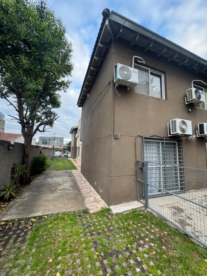 Amplio monoambiente en planta baja 