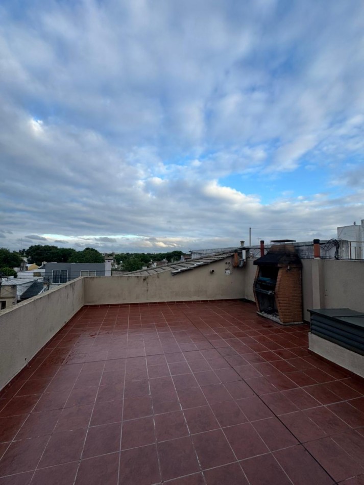 Amplio monoambiente en planta baja 