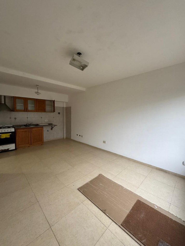 Amplio monoambiente en planta baja 