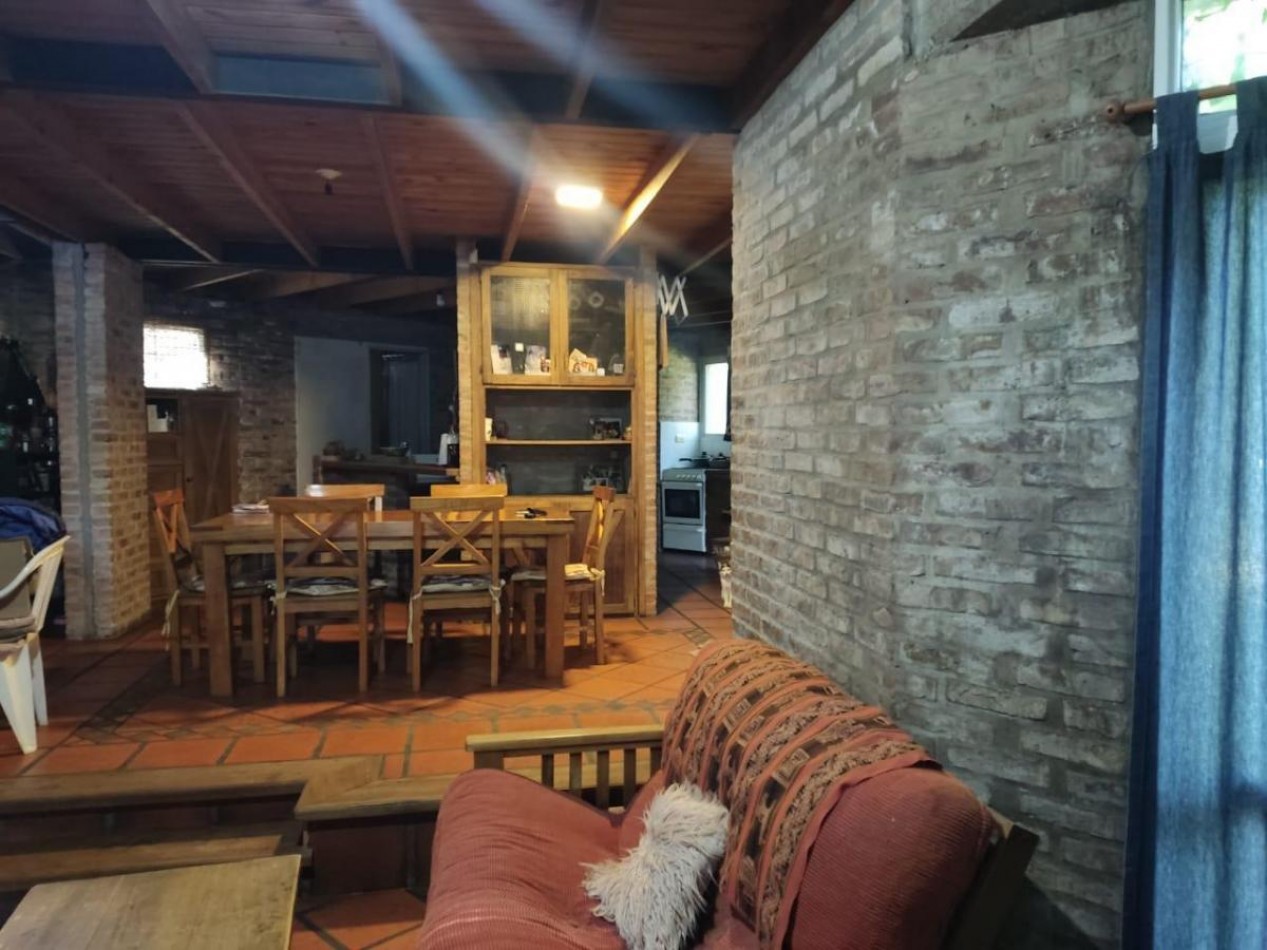 Chalet 4 ambientes sobre 1250 metros 