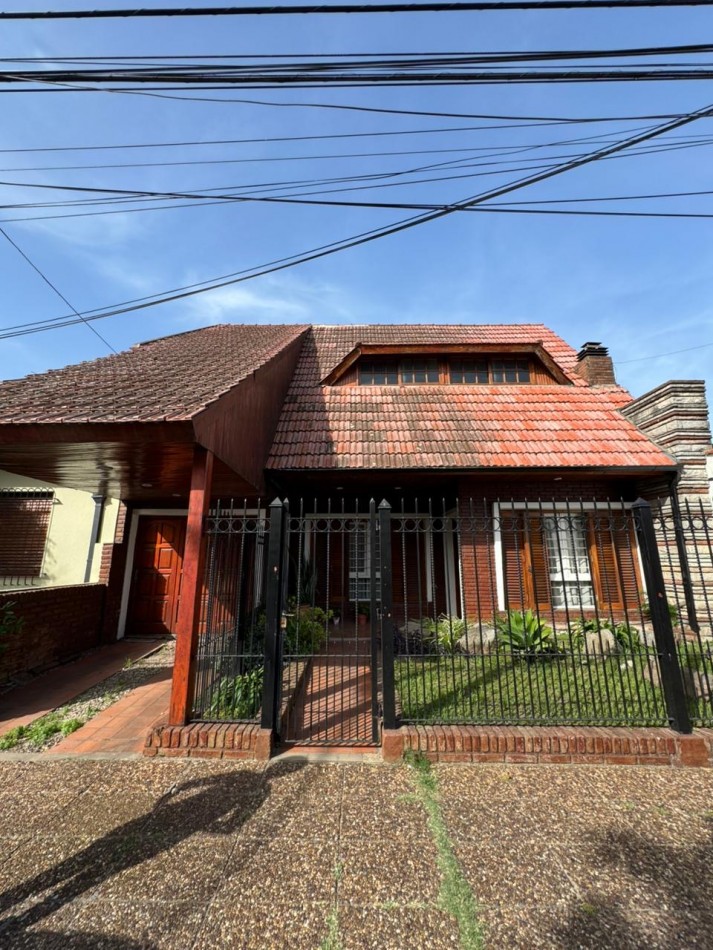 Chalet 4 ambientes - Acepta Permutas 