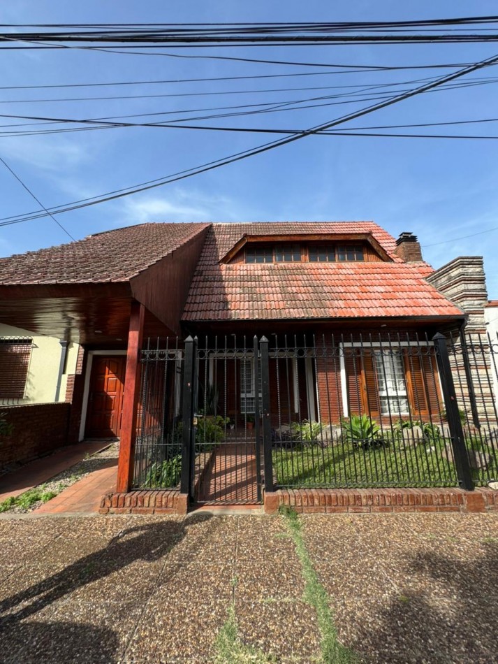 Chalet 4 ambientes - Acepta Permutas 