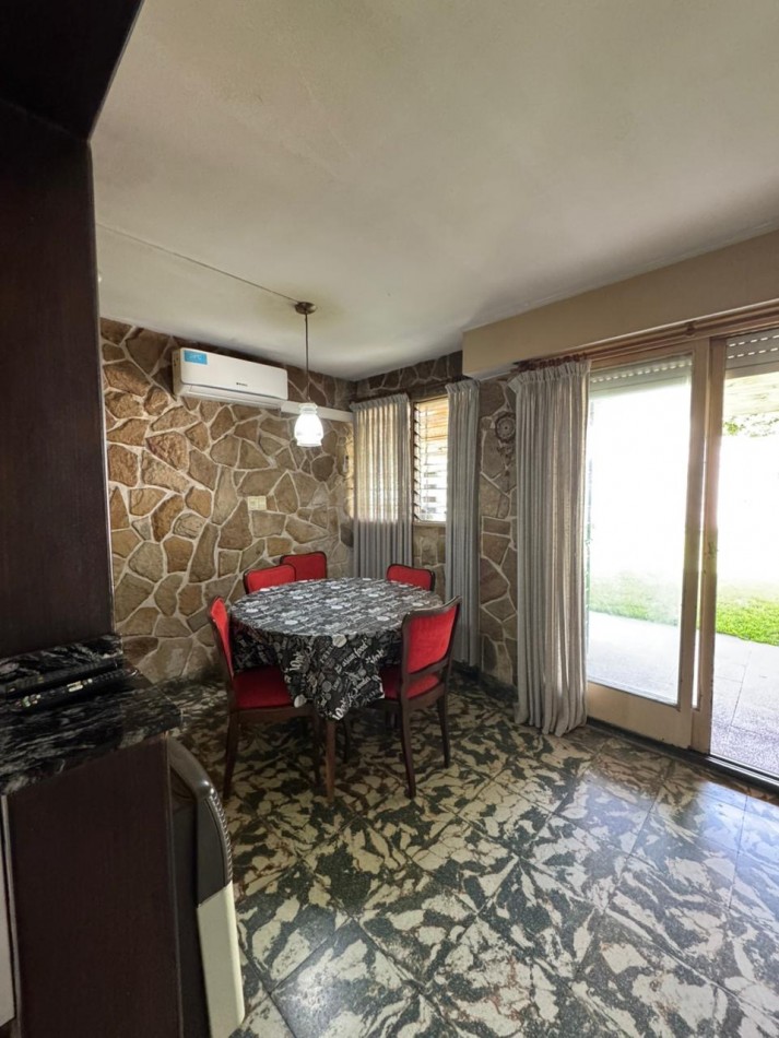 Chalet 4 ambientes - Acepta Permutas 